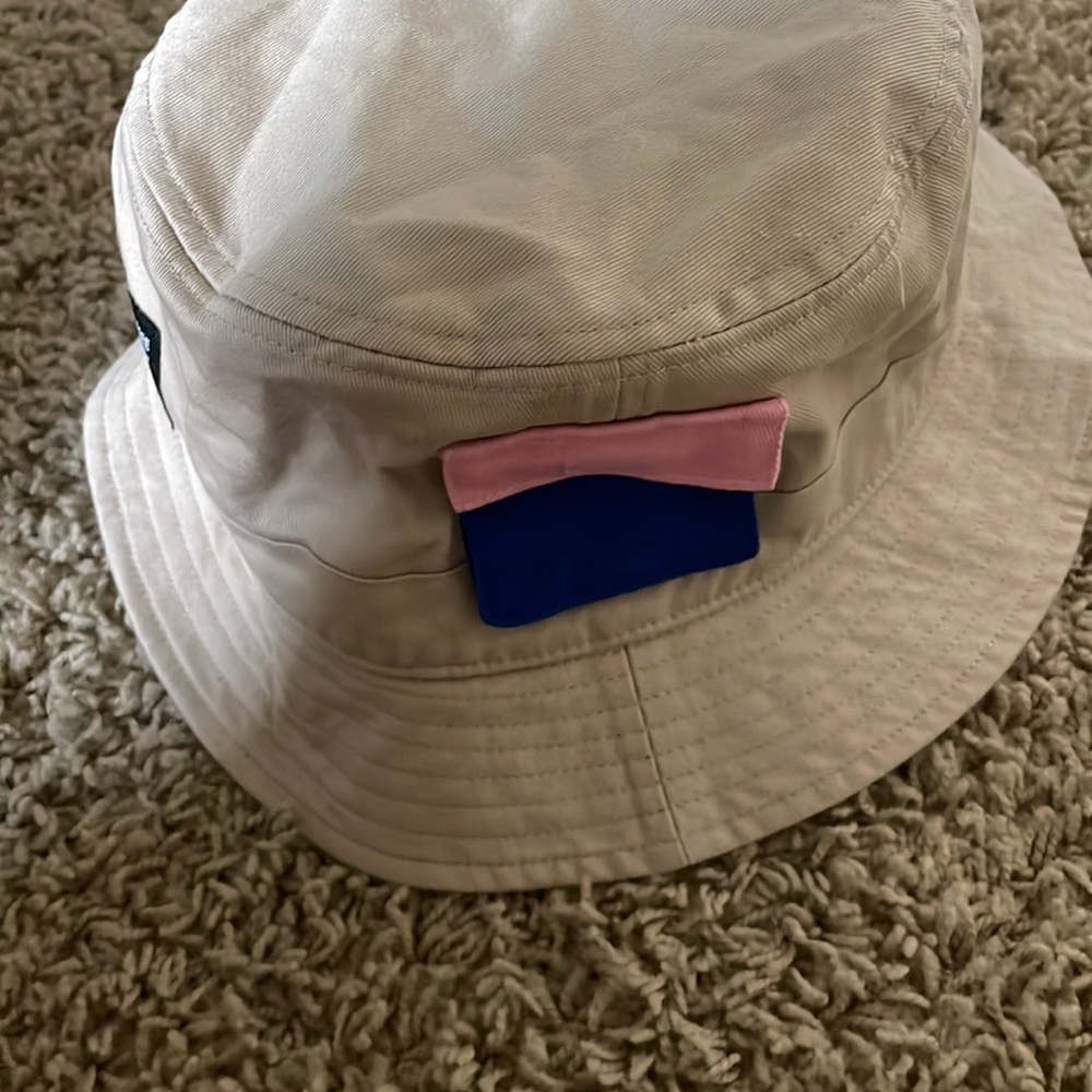 dutch bros bucket hat!!!🩷🩵